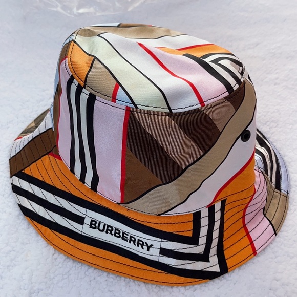 Authentic Burberry Montage print Silk  Bucket Hat - Picture 8 of 16